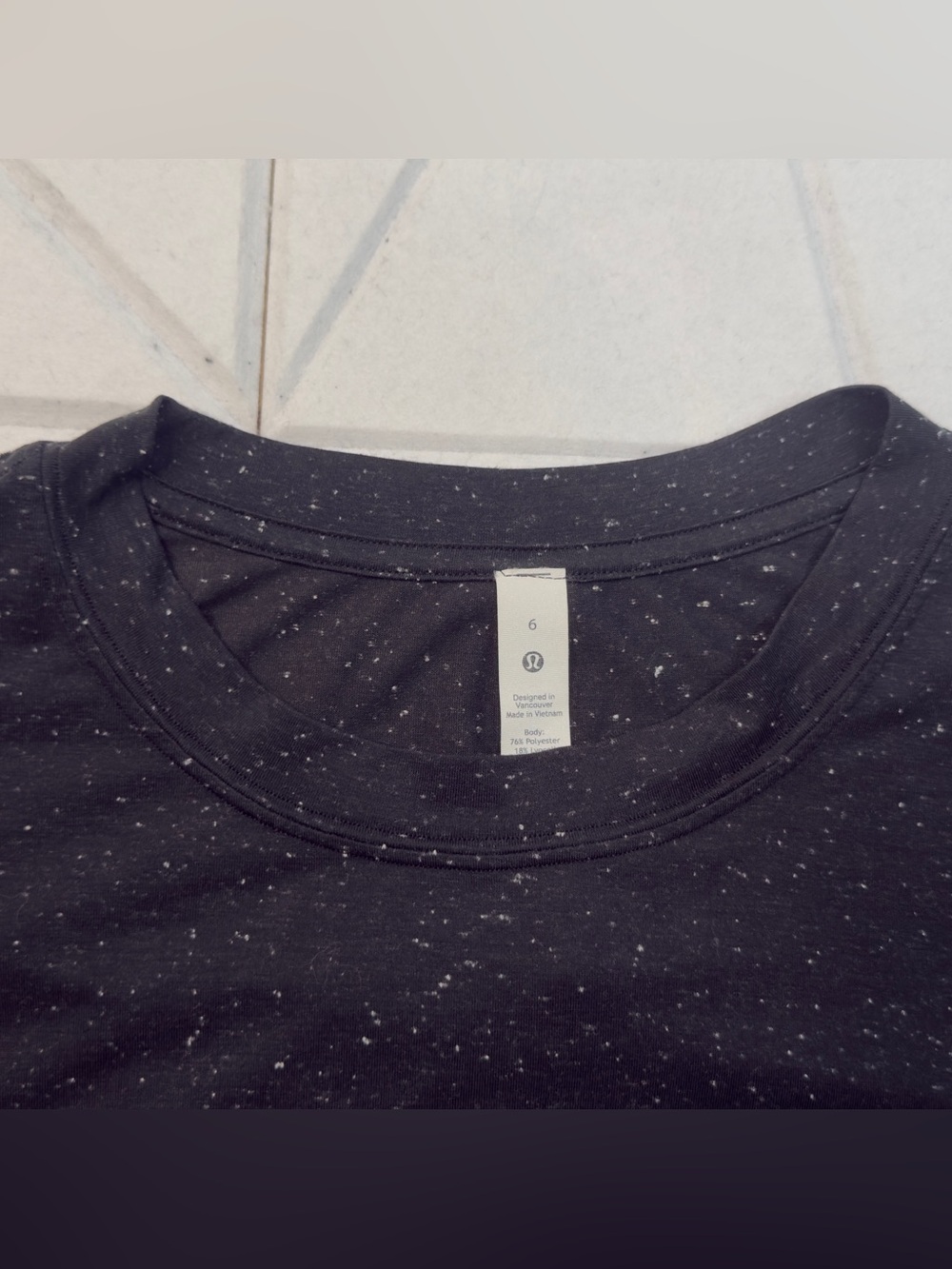 Lululemon Speckled Charcoal Black Crewneck T-Shirt Size 6 Lyocell Blend - Picture 2 of 9